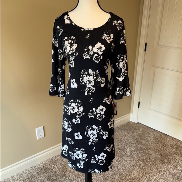 Tradition Dress Black and White Sheath Bell Sleeves Women's Size 12. - Picture 1 of 10